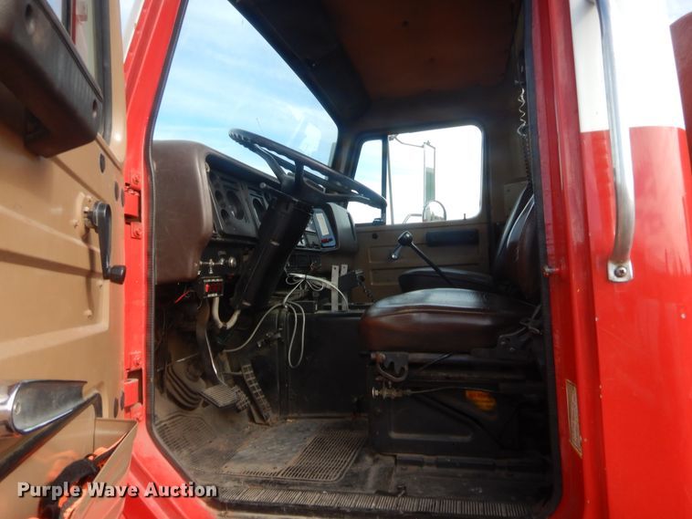 image for item HW9129 1986 International 2375  pumper fire truck