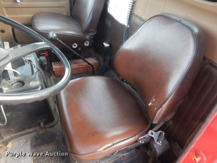 image for item HW9129 1986 International 2375  pumper fire truck