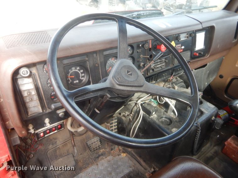 image for item HW9129 1986 International 2375  pumper fire truck