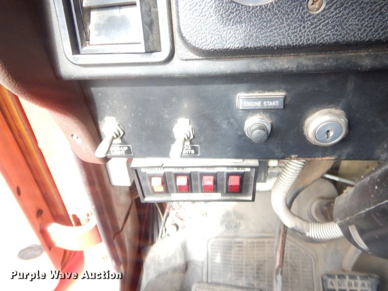 image for item HW9129 1986 International 2375  pumper fire truck