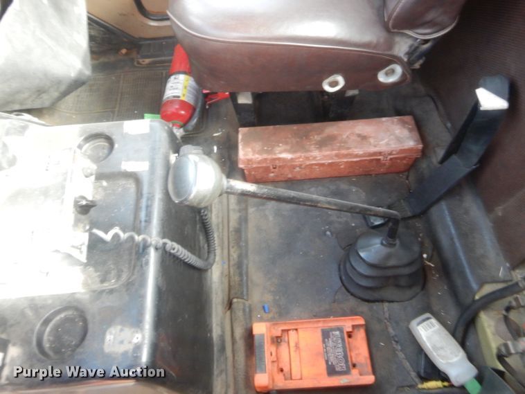 image for item HW9129 1986 International 2375  pumper fire truck