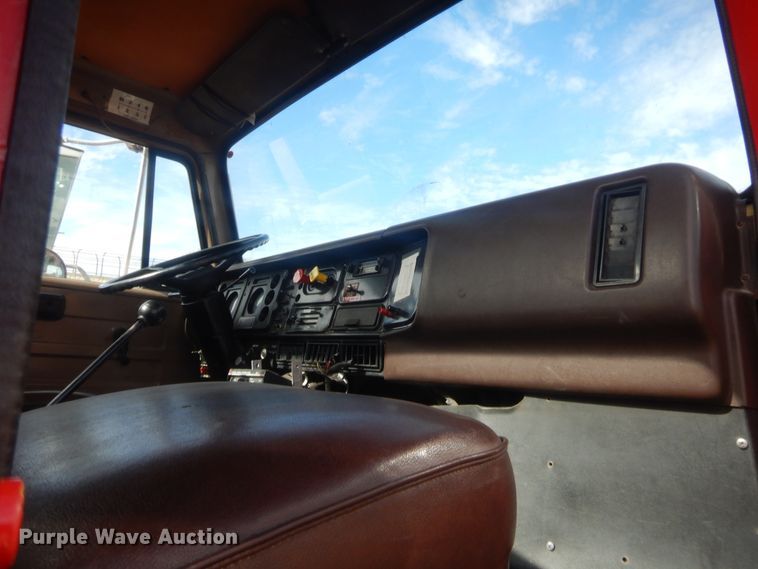 image for item HW9129 1986 International 2375  pumper fire truck