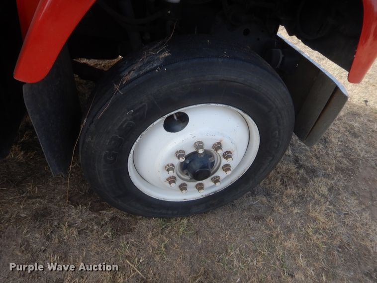 image for item HW9129 1986 International 2375  pumper fire truck