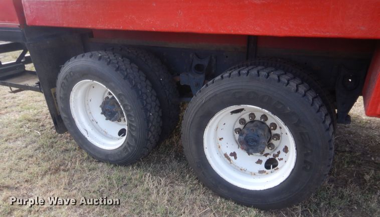 image for item HW9129 1986 International 2375  pumper fire truck