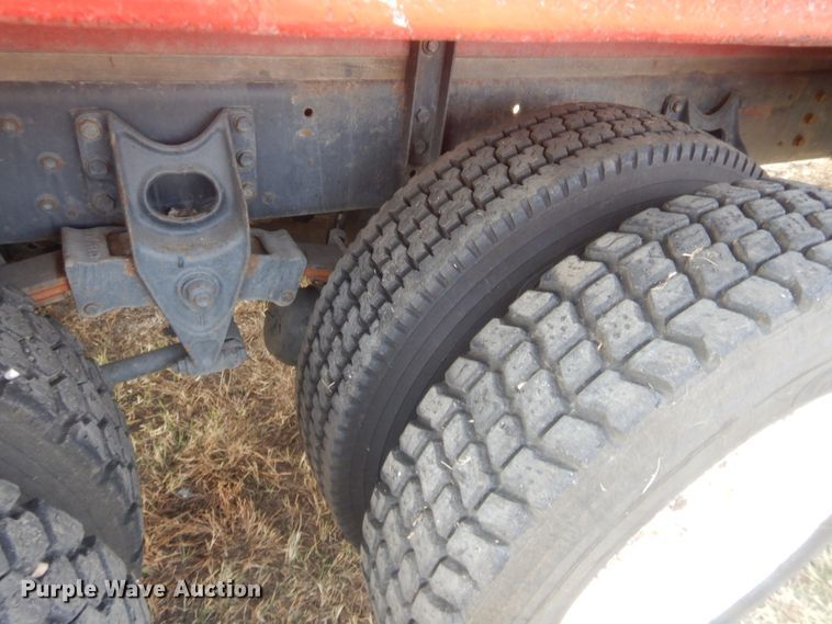 image for item HW9129 1986 International 2375  pumper fire truck