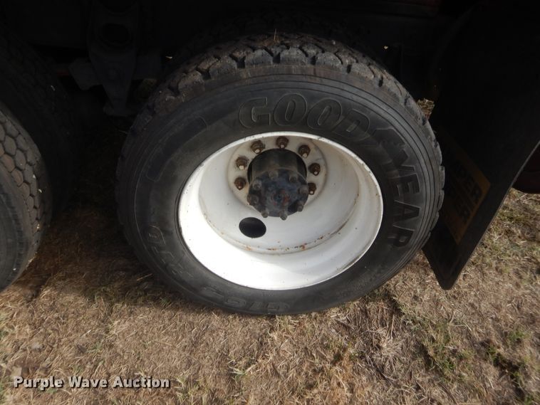 image for item HW9129 1986 International 2375  pumper fire truck