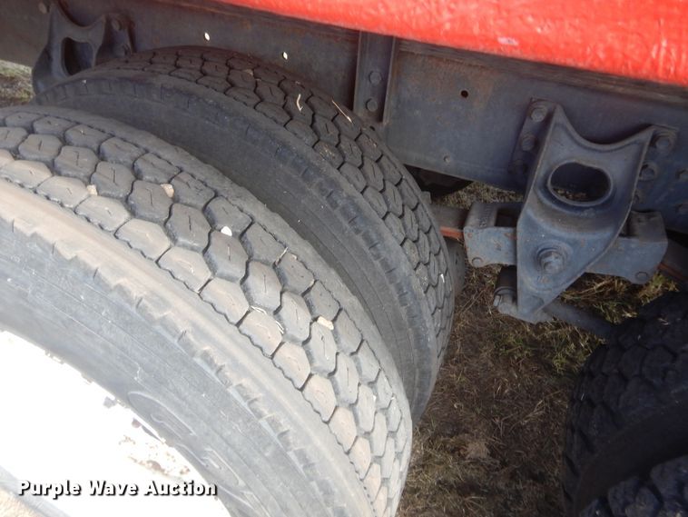 image for item HW9129 1986 International 2375  pumper fire truck