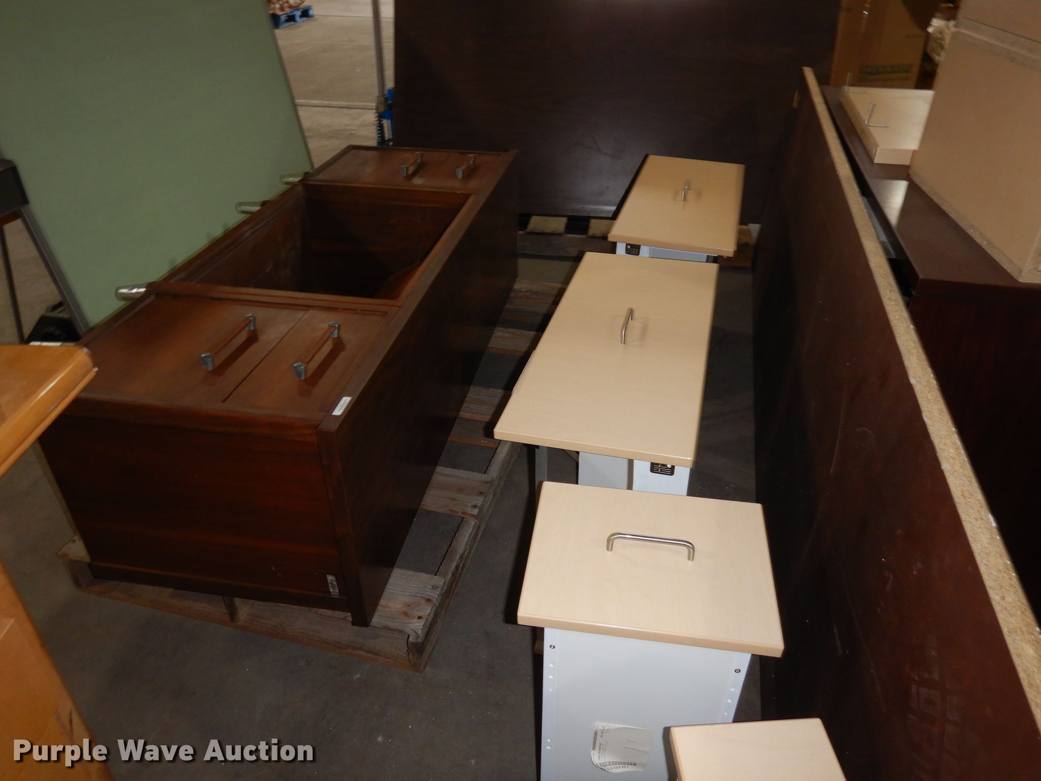 Furniture in Manhattan, KS Item HA9946 sold Purple Wave