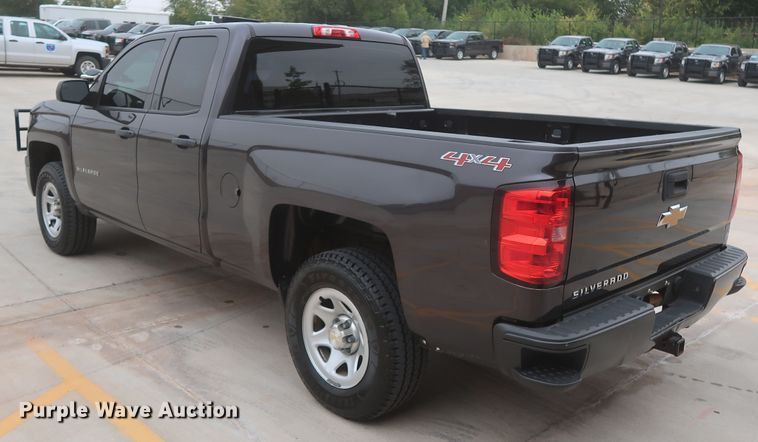 image for item HW9007 2015 Chevrolet Silverado 1500  Double Cab pickup truck