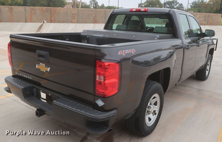 image for item HW9009 2015 Chevrolet Silverado 1500  Double Cab pickup truck