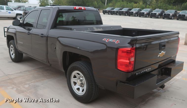 image for item HW9010 2015 Chevrolet Silverado 1500  Double Cab pickup truck