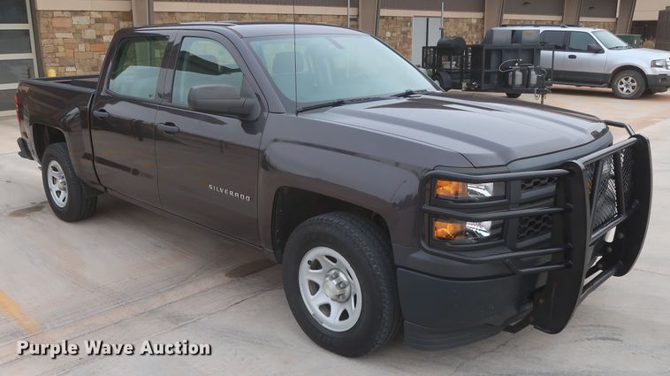 image for item HW9011 2015 Chevrolet Silverado 1500  Crew Cab pickup truck