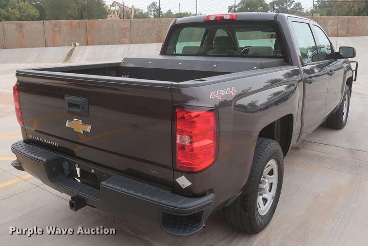 image for item HW9011 2015 Chevrolet Silverado 1500  Crew Cab pickup truck
