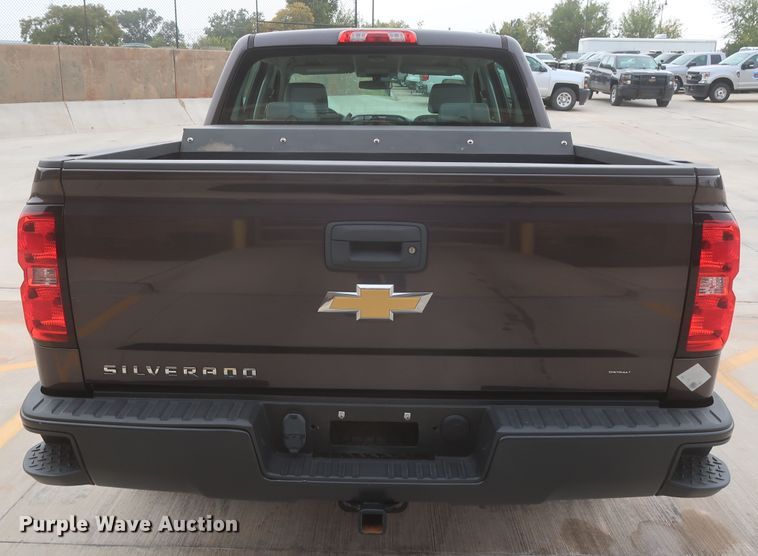 image for item HW9011 2015 Chevrolet Silverado 1500  Crew Cab pickup truck