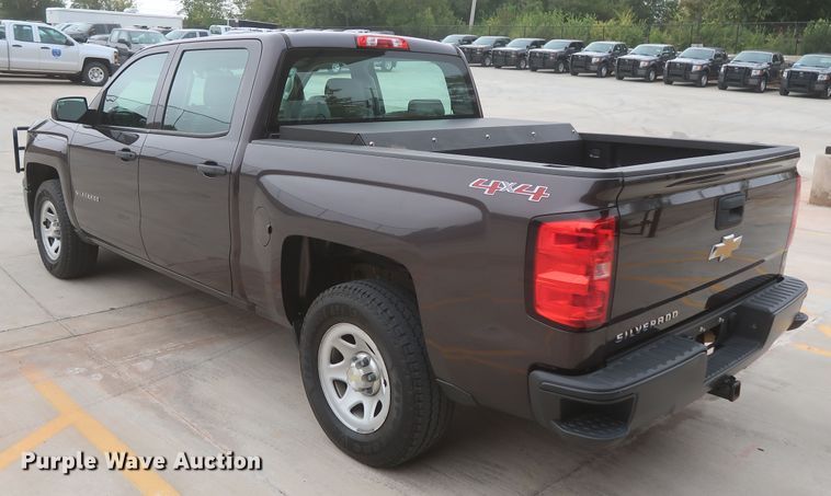 image for item HW9011 2015 Chevrolet Silverado 1500  Crew Cab pickup truck