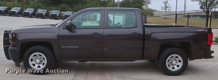 image for item HW9011 2015 Chevrolet Silverado 1500  Crew Cab pickup truck