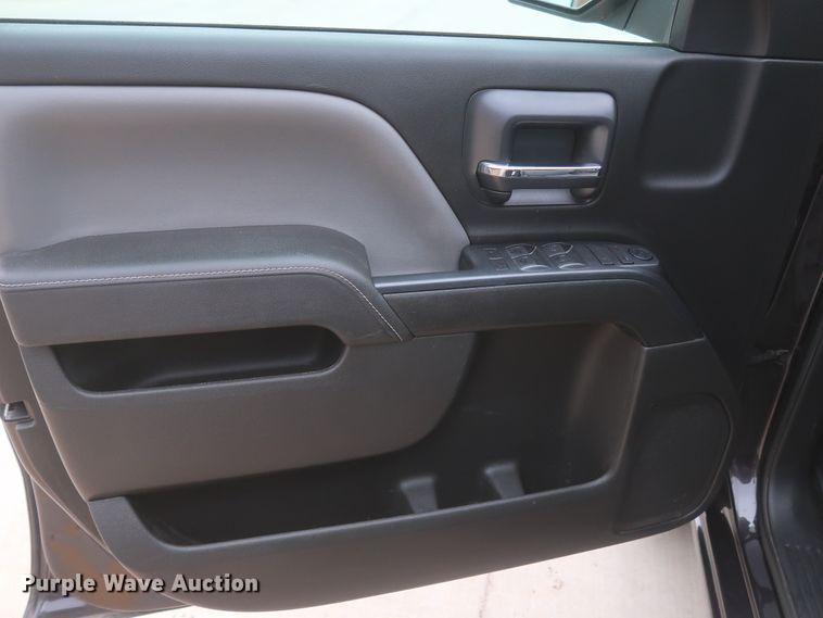 image for item HW9011 2015 Chevrolet Silverado 1500  Crew Cab pickup truck