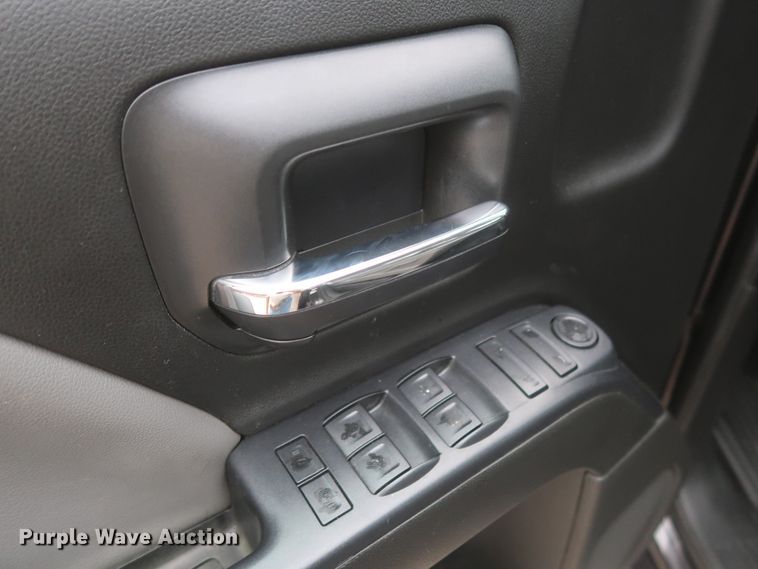 image for item HW9011 2015 Chevrolet Silverado 1500  Crew Cab pickup truck