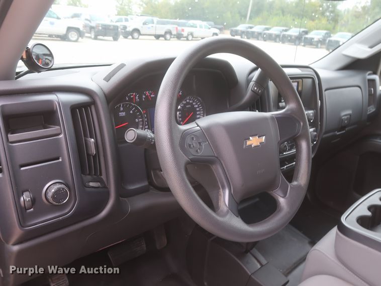 image for item HW9011 2015 Chevrolet Silverado 1500  Crew Cab pickup truck