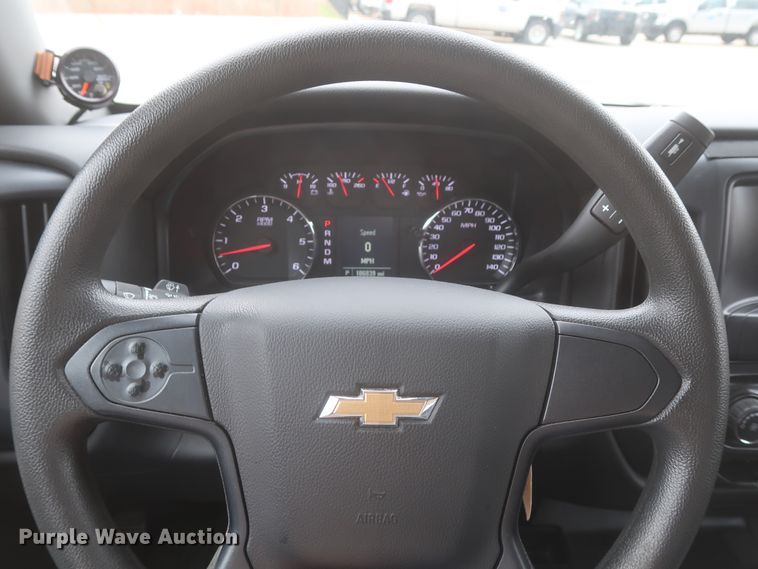 image for item HW9011 2015 Chevrolet Silverado 1500  Crew Cab pickup truck