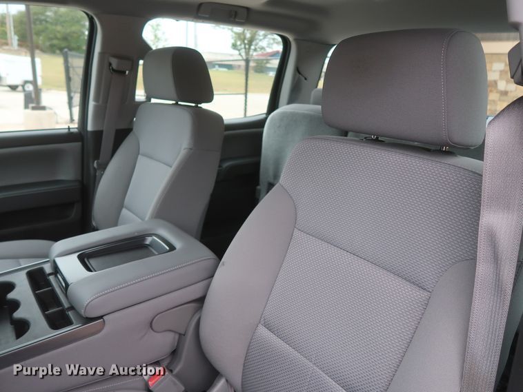 image for item HW9011 2015 Chevrolet Silverado 1500  Crew Cab pickup truck