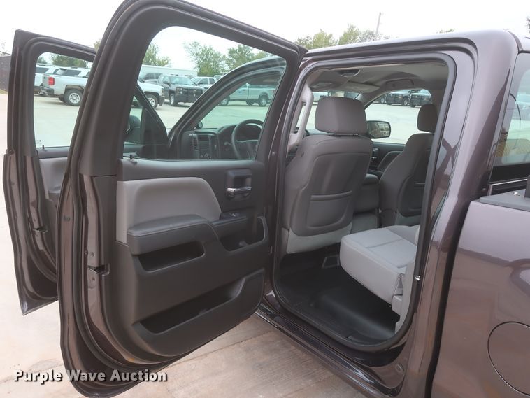 image for item HW9011 2015 Chevrolet Silverado 1500  Crew Cab pickup truck