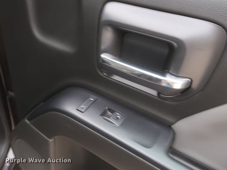 image for item HW9011 2015 Chevrolet Silverado 1500  Crew Cab pickup truck