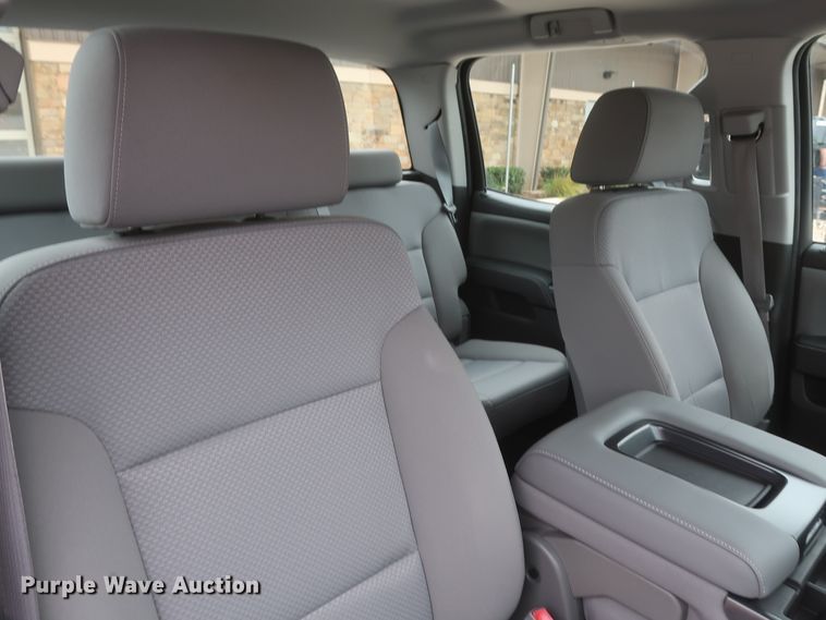 image for item HW9011 2015 Chevrolet Silverado 1500  Crew Cab pickup truck