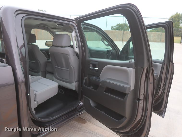 image for item HW9011 2015 Chevrolet Silverado 1500  Crew Cab pickup truck