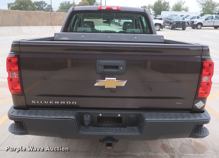 image for item HW9011 2015 Chevrolet Silverado 1500  Crew Cab pickup truck