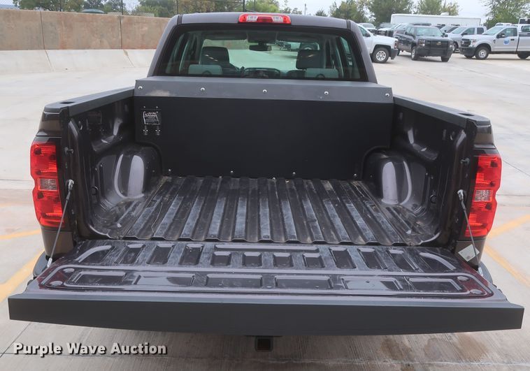 image for item HW9011 2015 Chevrolet Silverado 1500  Crew Cab pickup truck