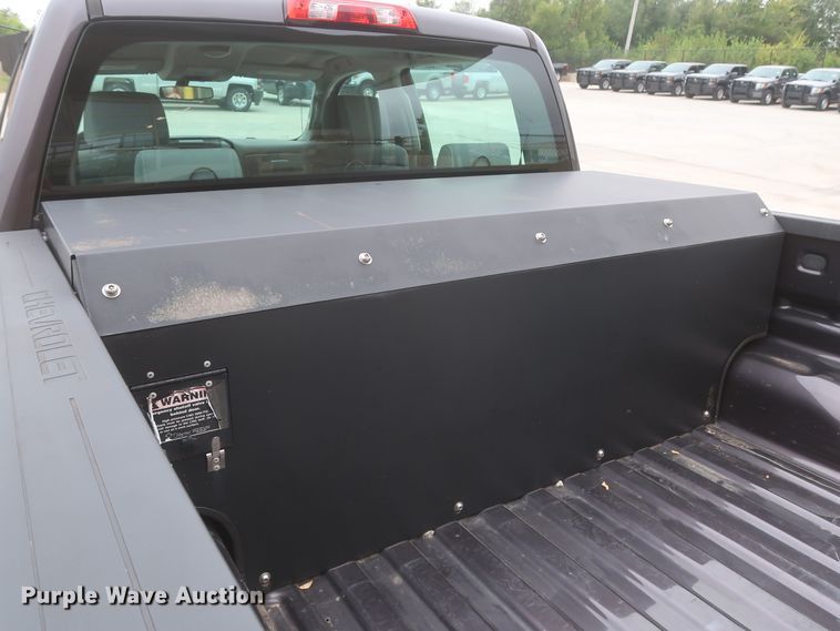 image for item HW9011 2015 Chevrolet Silverado 1500  Crew Cab pickup truck