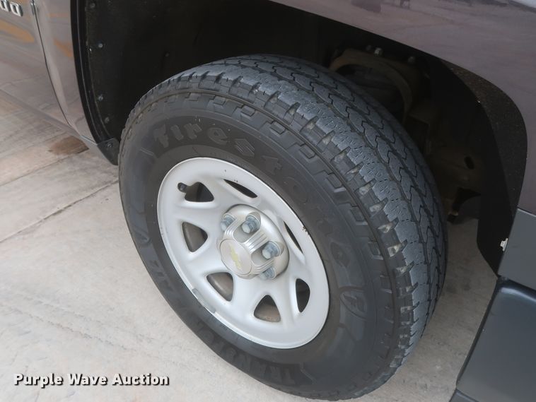 image for item HW9011 2015 Chevrolet Silverado 1500  Crew Cab pickup truck