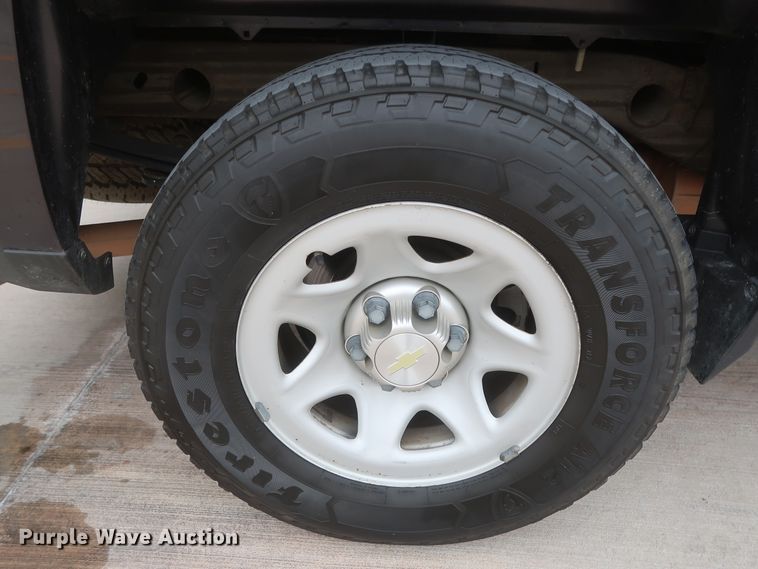 image for item HW9011 2015 Chevrolet Silverado 1500  Crew Cab pickup truck