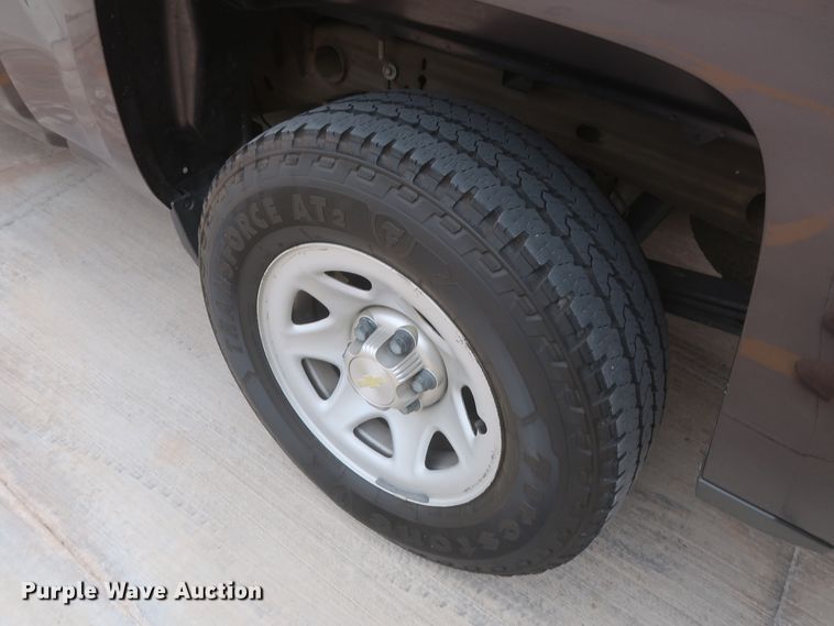 image for item HW9011 2015 Chevrolet Silverado 1500  Crew Cab pickup truck