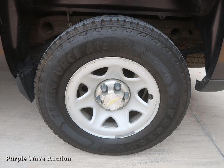 image for item HW9011 2015 Chevrolet Silverado 1500  Crew Cab pickup truck