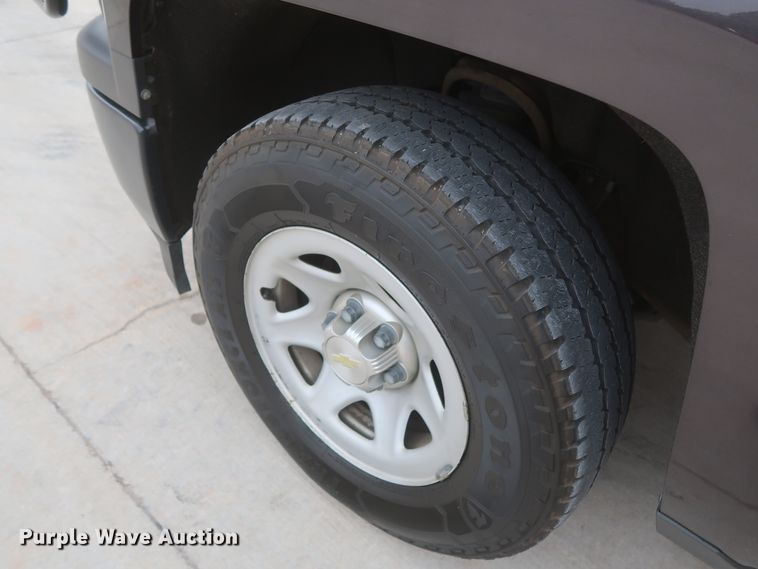 image for item HW9011 2015 Chevrolet Silverado 1500  Crew Cab pickup truck