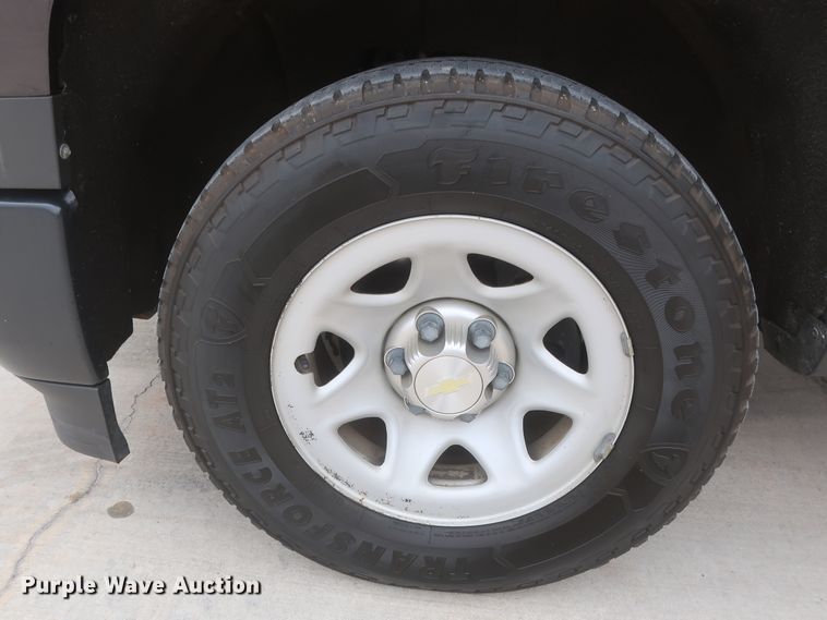 image for item HW9011 2015 Chevrolet Silverado 1500  Crew Cab pickup truck