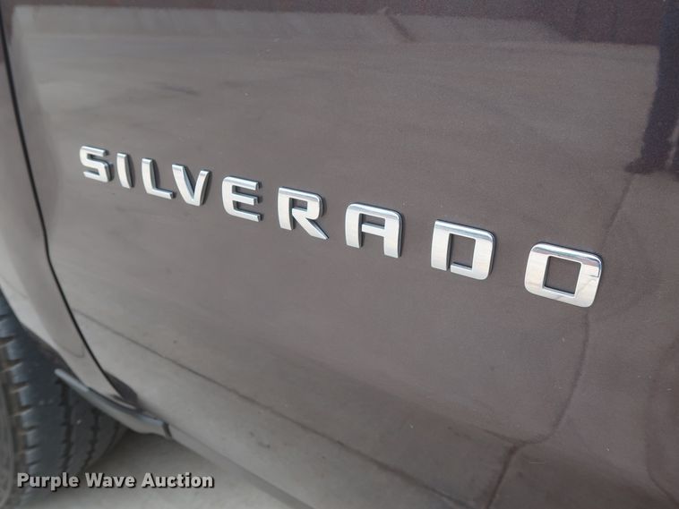 image for item HW9011 2015 Chevrolet Silverado 1500  Crew Cab pickup truck