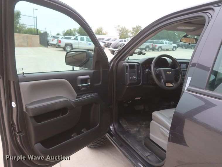 image for item HW9012 2015 Chevrolet Silverado 1500  Double Cab pickup truck