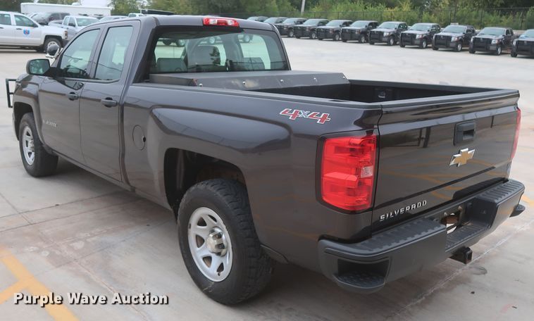 image for item HW9013 2015 Chevrolet Silverado 1500  Double Cab pickup truck