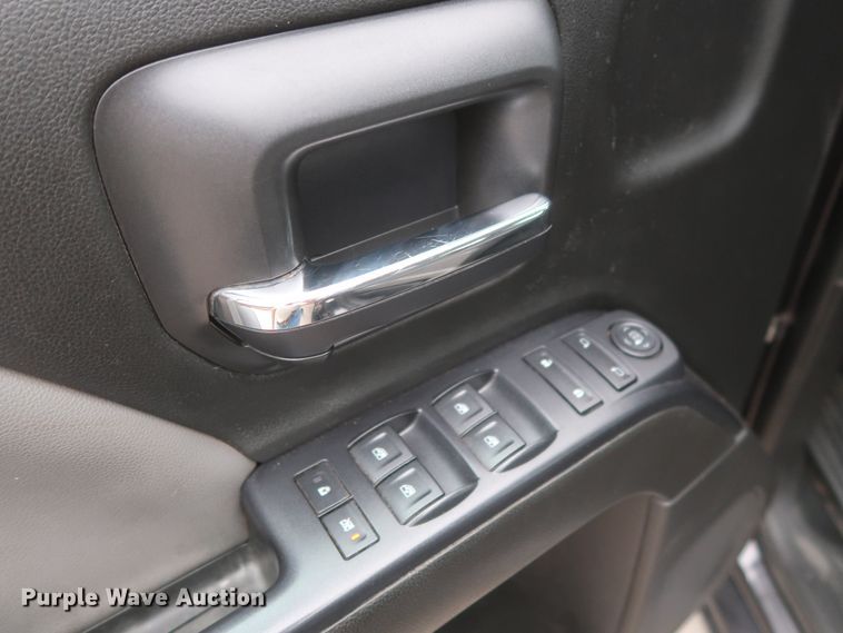 image for item HW9013 2015 Chevrolet Silverado 1500  Double Cab pickup truck