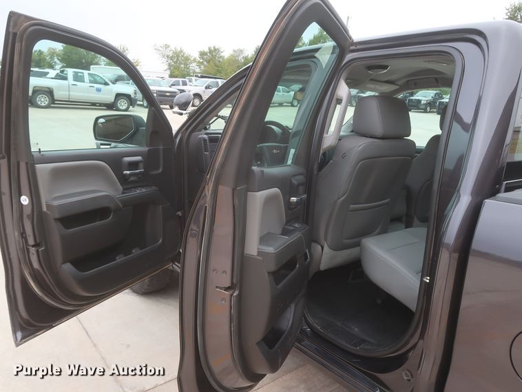 image for item HW9013 2015 Chevrolet Silverado 1500  Double Cab pickup truck