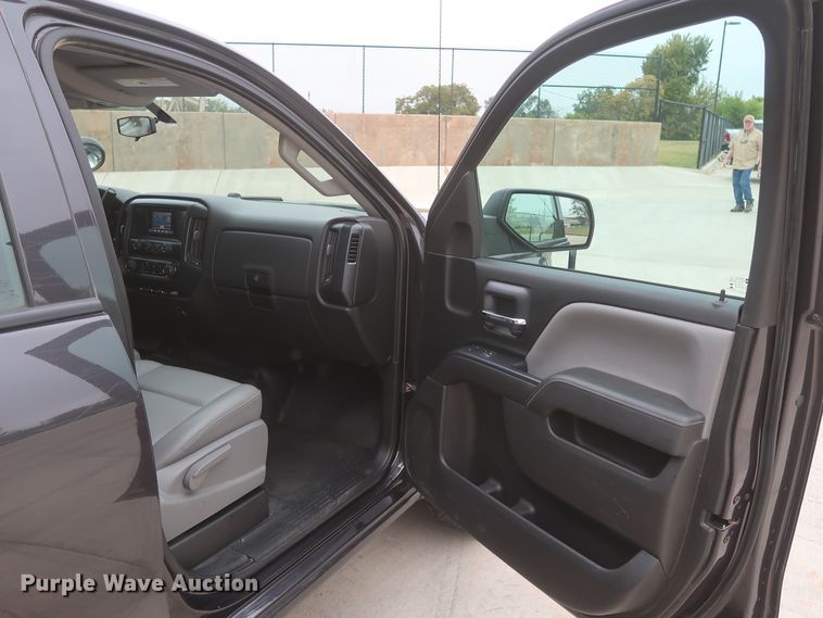 image for item HW9013 2015 Chevrolet Silverado 1500  Double Cab pickup truck