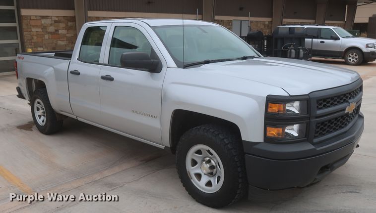 image for item HW9014 2015 Chevrolet Silverado 1500  Double Cab pickup truck