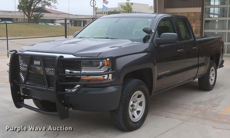 image for item HW9015 2016 Chevrolet Silverado 1500  Double Cab pickup truck