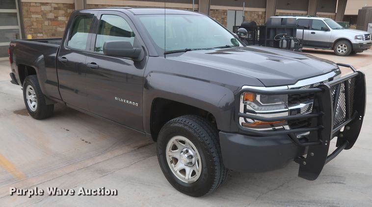 image for item HW9015 2016 Chevrolet Silverado 1500  Double Cab pickup truck