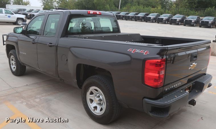image for item HW9015 2016 Chevrolet Silverado 1500  Double Cab pickup truck