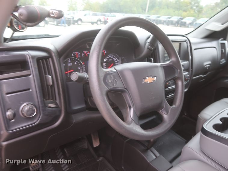 image for item HW9015 2016 Chevrolet Silverado 1500  Double Cab pickup truck