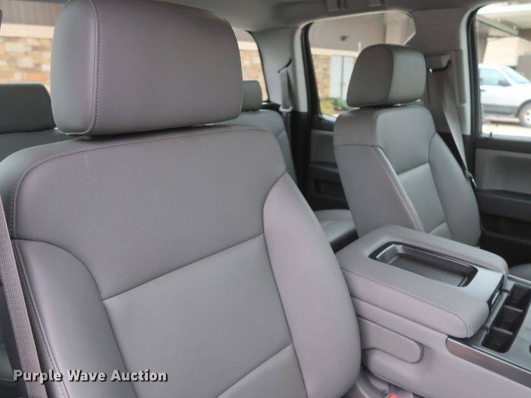 image for item HW9015 2016 Chevrolet Silverado 1500  Double Cab pickup truck